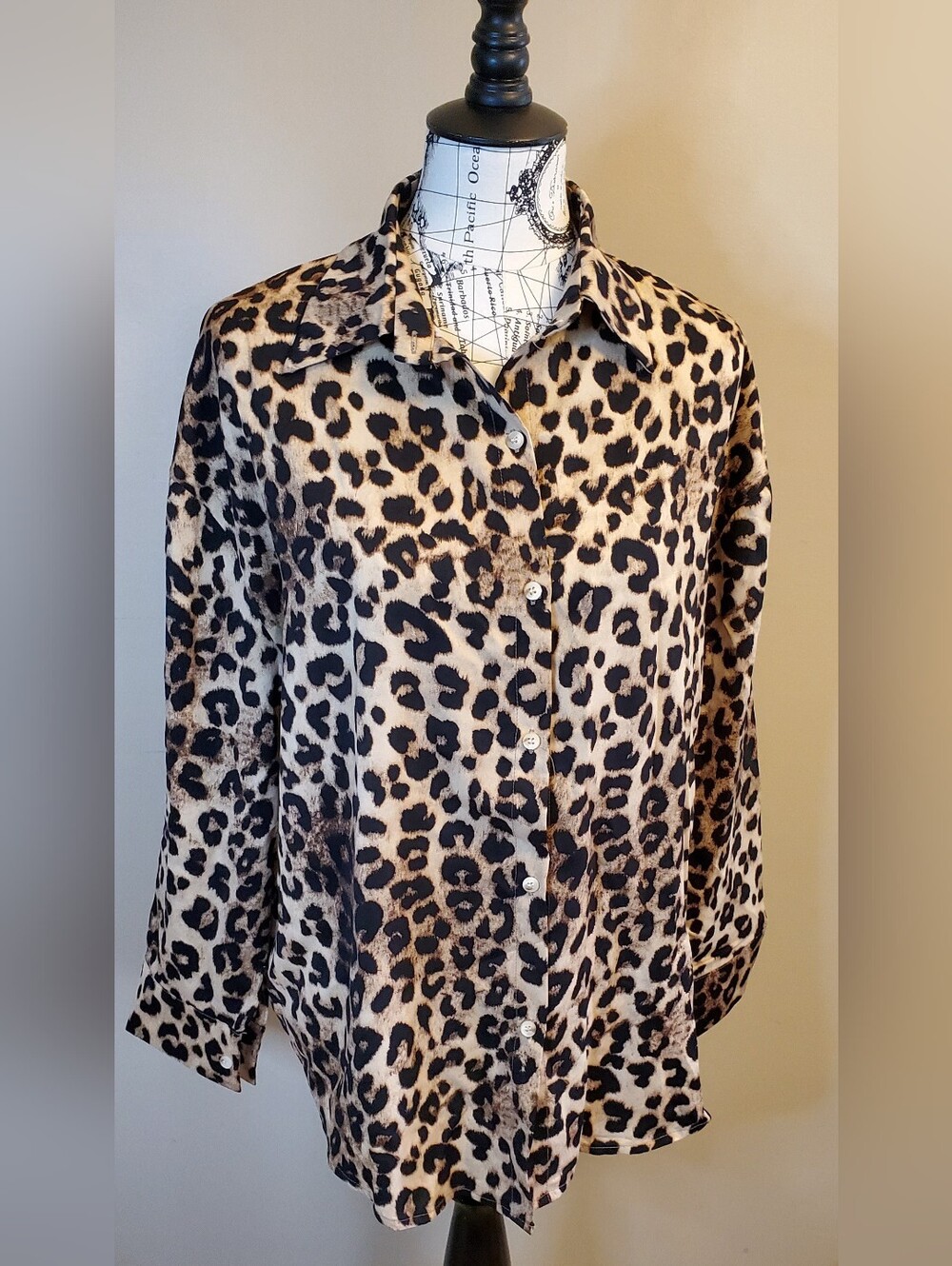 Grace & Emma Large Leopard Print Button Down Blouse Animal Print Long Sleeve Top